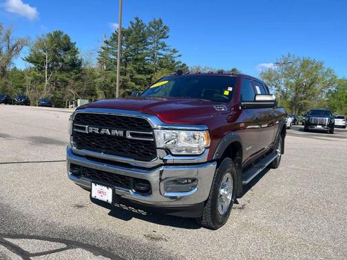 Delmonico Red Pearlcoat 2022 RAM 3500 Tradesman Crew Cab 4x4 6'4' Box