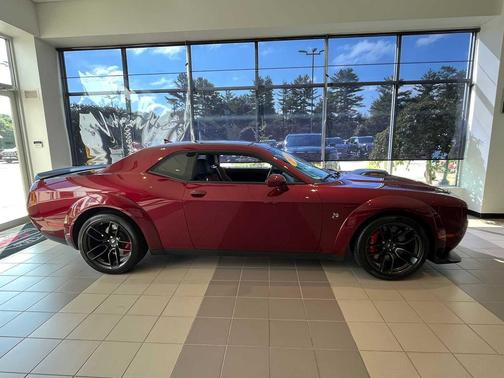 Octane Red Pearlcoat 2022 Dodge Challenger R/T Scat Pack Widebody