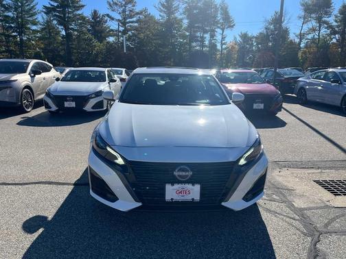 Pearl White Tricoat 2026 Nissan Altima SV AWD