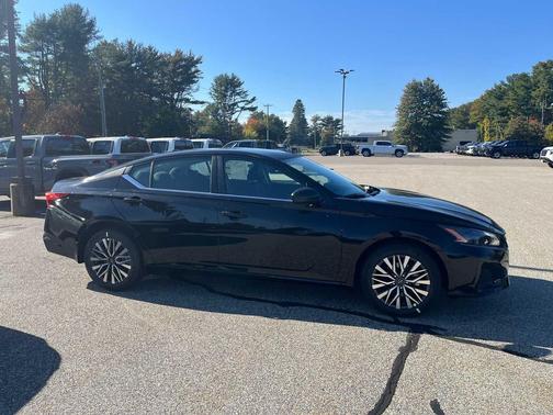 Super Black 2026 Nissan Altima SV AWD