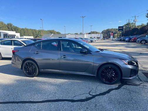 Gun Metallic/Super Black 2026 Nissan Altima SR AWD