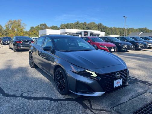 Gun Metallic/Super Black 2026 Nissan Altima SR AWD