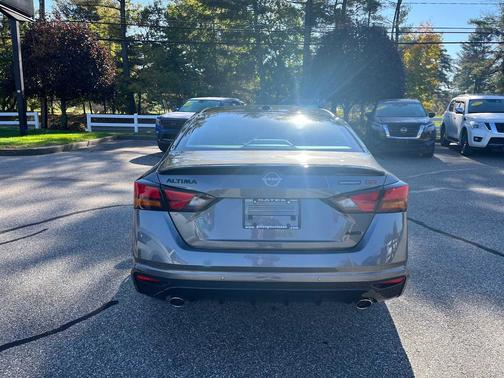 Gun Metallic/Super Black 2026 Nissan Altima SR AWD