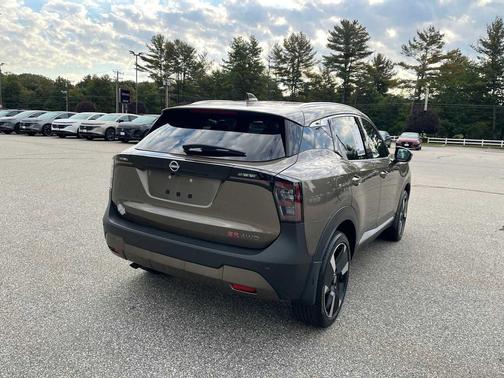 Canyon Bronze Metallic 2025 Nissan Kicks SR