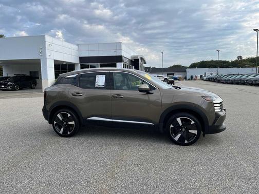 Canyon Bronze Metallic 2025 Nissan Kicks SR