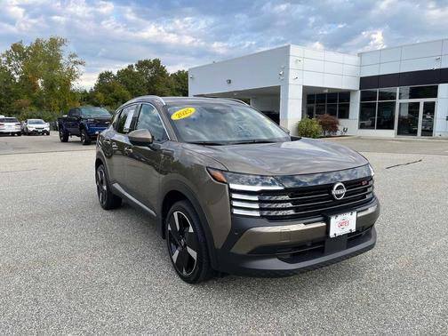 Canyon Bronze Metallic 2025 Nissan Kicks SR