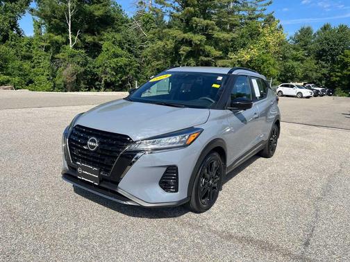 Boulder Gray Pearl 2024 Nissan Kicks SR