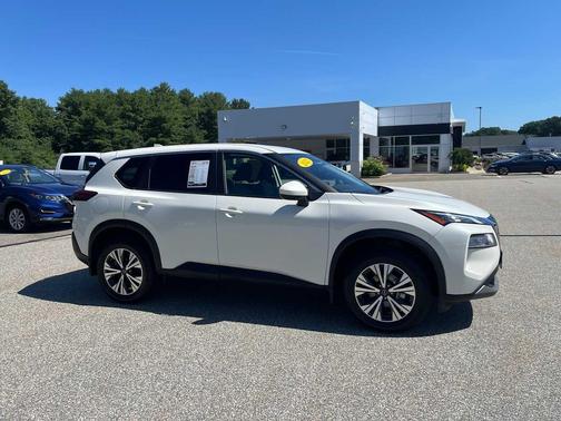 Pearl White Tricoat 2023 Nissan Rogue SV