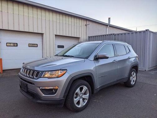 Photo 5 of 23 of 2018 Jeep Compass Latitude