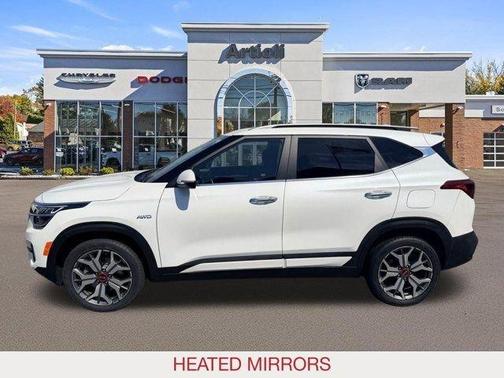 Snow White Pearl 2021 Kia Seltos SX