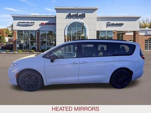 Bright White Clearcoat 2026 Chrysler Pacifica Select