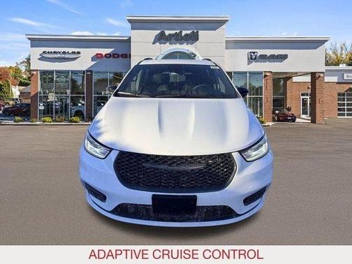 Bright White Clearcoat 2026 Chrysler Pacifica Select