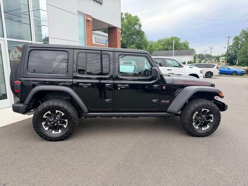 Black Clearcoat 2025 Jeep Wrangler Rubicon