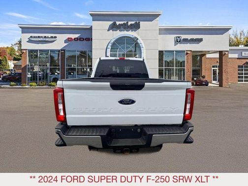 Oxford White 2024 Ford F-250 XLT