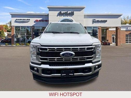 Oxford White 2024 Ford F-250 XLT
