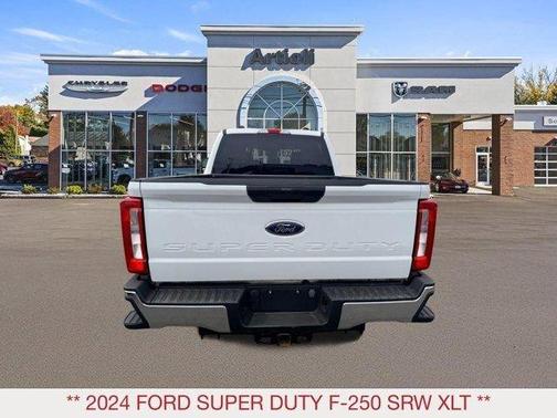 Oxford White 2024 Ford F-250 XLT