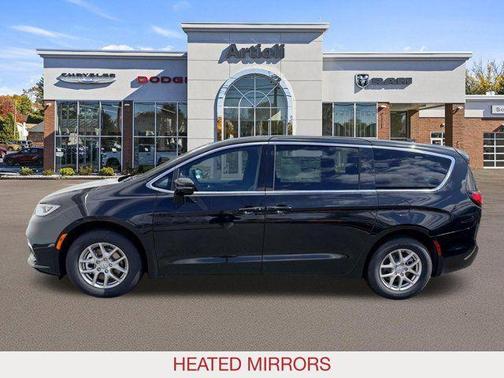 Diamond Black 2026 Chrysler Pacifica Select