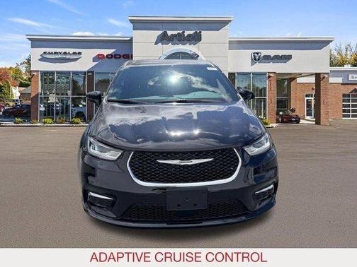 Diamond Black 2026 Chrysler Pacifica Select