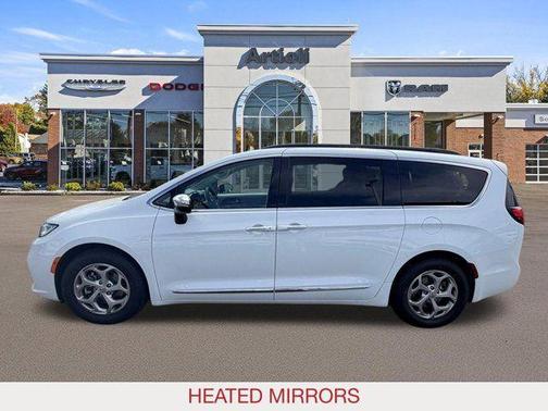 Bright White Clearcoat 2023 Chrysler Pacifica Limited