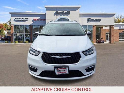 Bright White Clearcoat 2023 Chrysler Pacifica Limited