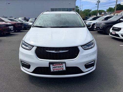 Bright White Clearcoat 2023 Chrysler Pacifica Limited