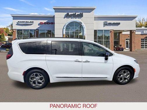 Bright White Clearcoat 2023 Chrysler Pacifica Limited