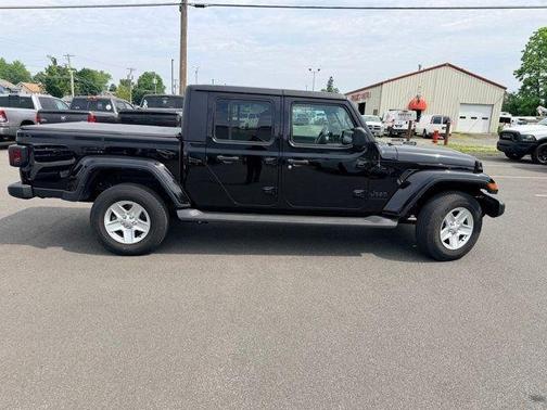 Black Clearcoat 2022 Jeep Gladiator Sport