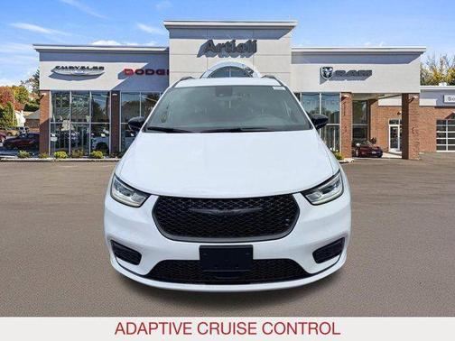 Bright White Clearcoat 2026 Chrysler Pacifica Select