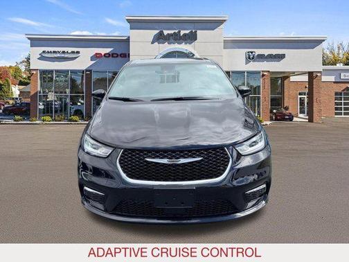 Diamond Black 2026 Chrysler Pacifica Select