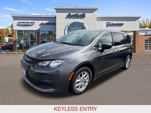 Granite Crystal Clearcoat Metallic 2022 Chrysler Voyager LX