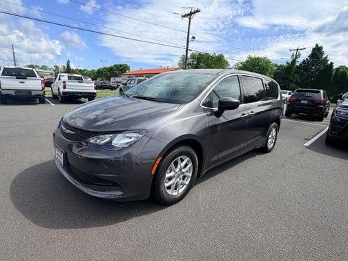 Granite Crystal Clearcoat Metallic 2022 Chrysler Voyager LX