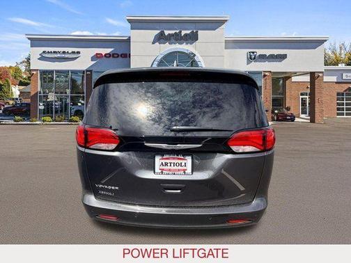Granite Crystal Clearcoat Metallic 2022 Chrysler Voyager LX
