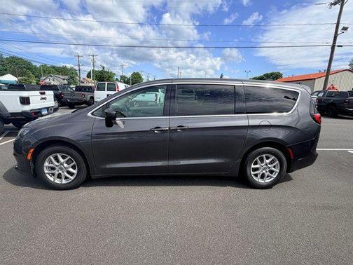 Granite Crystal Clearcoat Metallic 2022 Chrysler Voyager LX