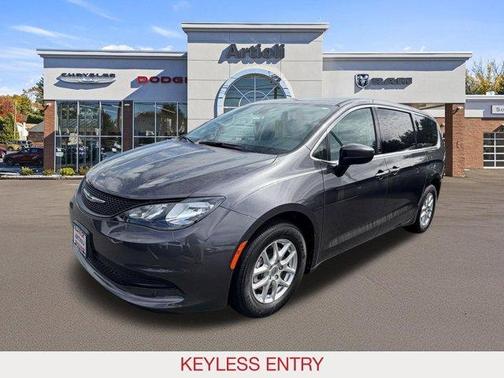 Granite Crystal Clearcoat Metallic 2022 Chrysler Voyager LX