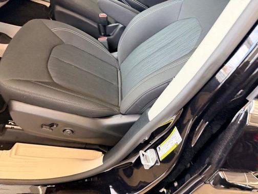 Diamond Black 2024 Chrysler Voyager LX