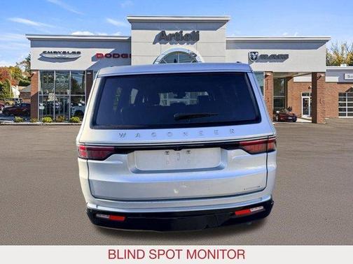Silver Zynith 2024 Jeep Wagoneer Series II