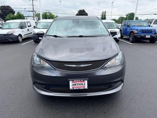 Granite Crystal Clearcoat Metallic 2022 Chrysler Voyager LX