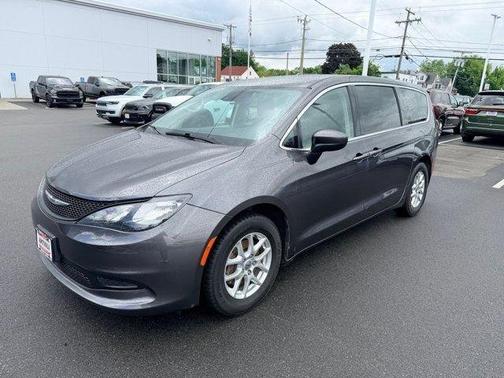 Granite Crystal Clearcoat Metallic 2022 Chrysler Voyager LX