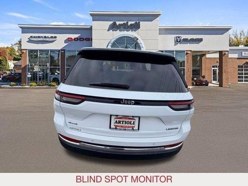 Bright White Clearcoat 2023 Jeep Grand Cherokee Limited