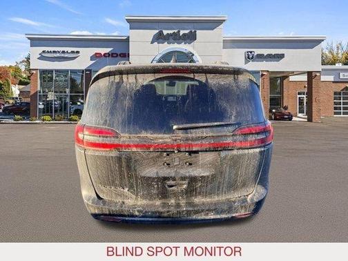 Diamond Black 2026 Chrysler Pacifica Select