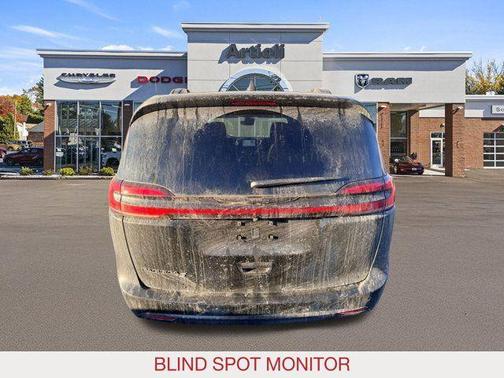 Diamond Black 2026 Chrysler Pacifica Select