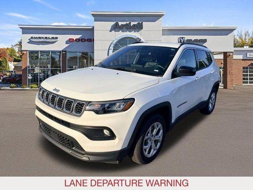 Bright White Clearcoat 2024 Jeep Compass Latitude