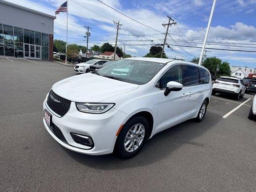 Bright White Clearcoat 2023 Chrysler Pacifica Touring-L