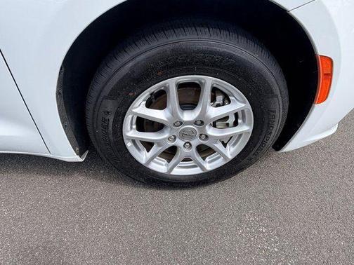 Bright White Clearcoat 2023 Chrysler Pacifica Touring-L