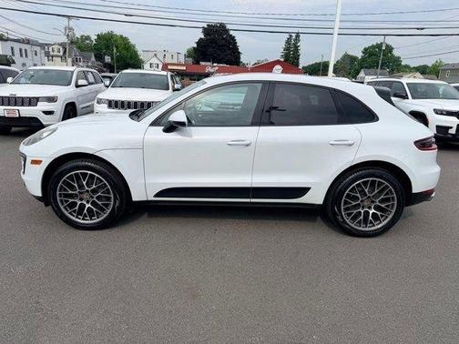 White 2018 Porsche Macan