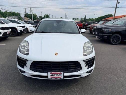 White 2018 Porsche Macan