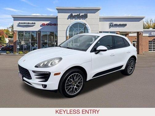 White 2018 Porsche Macan