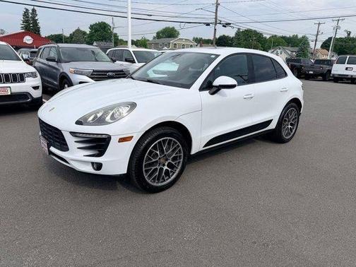 White 2018 Porsche Macan