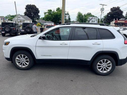 Bright White Clearcoat 2022 Jeep Cherokee Latitude Lux
