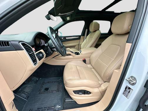 White 2023 Porsche Cayenne Platinum Edition